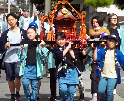 わっしょい、わっしょい」 諏訪市の赤羽根区で5年ぶり子供神輿 ｢みんな