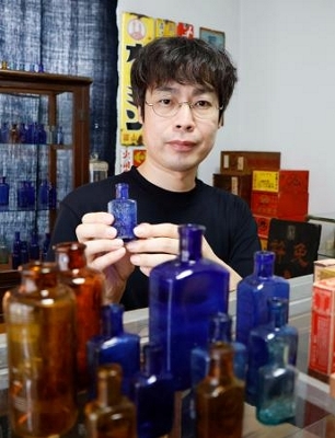 大正～昭和の薬瓶コレクション600本 富山市の男性「色や形に温かみ
