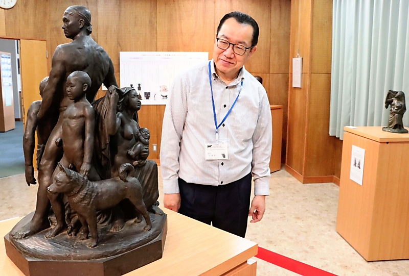 牛のGOZO」その歩みは 佐久市で彫刻家・川村吾蔵の特別展｜信濃毎日