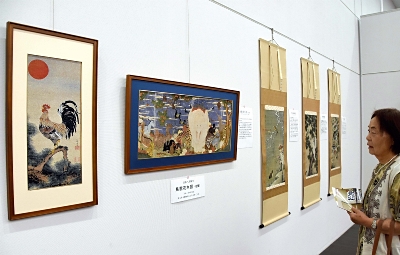 伊藤若冲のニワトリ、西陣織で鮮やかに再現 長野県立美術館で22日まで