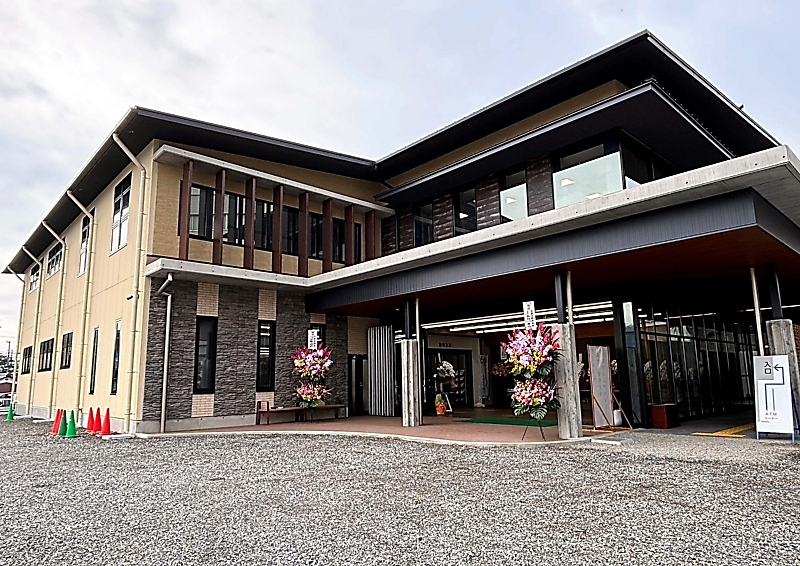 目で見る安曇の１００年 大町市・北安曇郡・南安曇郡  /郷土出版社/上条為人（単行本） 目で見る安曇の100年: 大町市・北安曇郡・南安曇郡 | 上条 為人 |本
