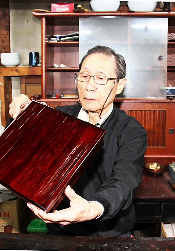 木曽漆器の漆職人2代目、｢責任がよりいっそう重くなった｣【信州の名工