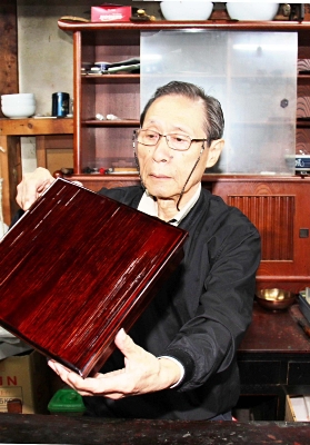木曽漆器の漆職人2代目、｢責任がよりいっそう重くなった｣【信州の名工