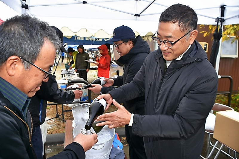 松川村産の酒米使った日本酒飲み比べ 初参加の甍酒蔵など12蔵｜信濃