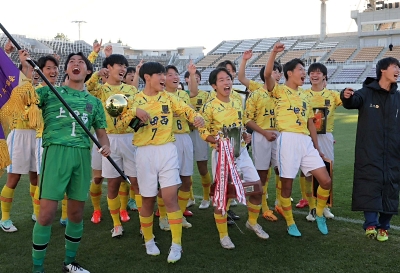 速報】全国高校サッカー選手権長野県大会、決勝 上田西がPK戦を制し