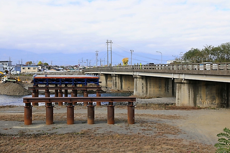 松本市の「月見橋」、架け替え工事進む 新たな橋は28年度末に完成