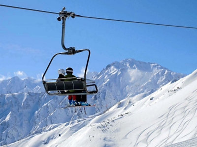 白馬村の八方尾根スキー場 麓と高原を手軽に往復する北尾根クワッド