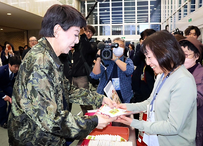 あなた、気をつけなさいよ」 美川憲一さんが長野県警本部を訪れ、特殊