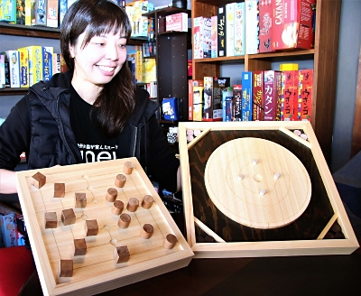 五感で楽しむボードゲーム 軽井沢の専門店が長野県産材を使って開発