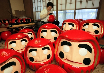 太い眉に円いひげの「かわいらしい顔に愛着」 安曇野市の神社で「松本