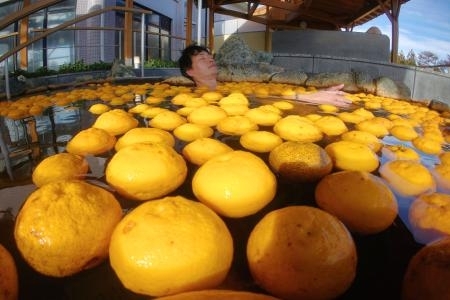 絶景のゆず湯、体ぽかぽか 福島・楢葉、旧避難区域｜信濃毎日新聞