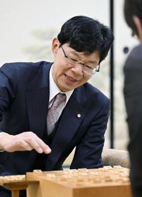 谷川17世名人が1400勝 将棋界で史上3人目｜信濃毎日新聞