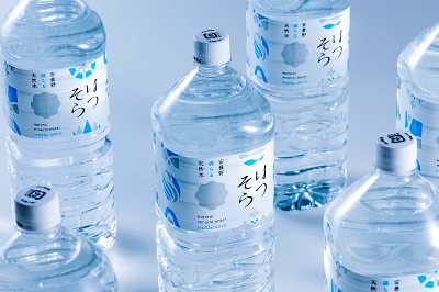 安曇野ミネラルウォーター、デザインと名称を改め「はつそら」を発売