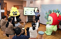 うんこ先生の特別授業で子どもたちがクイズに答えたイベント