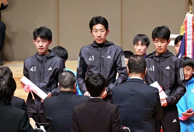 佐賀チームで出場の上野裕一郎 3区で区間3位 衰えぬ力 都道府県対抗