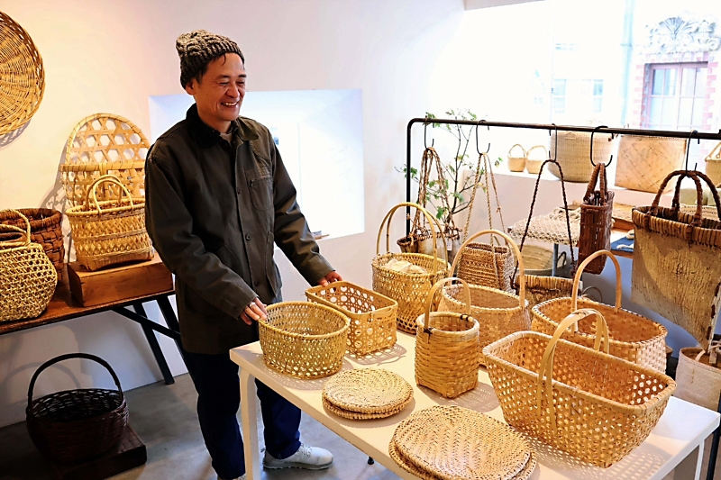 松本市に「籠」専門店、30カ国の500点超 都内から移住、多様な生き方や