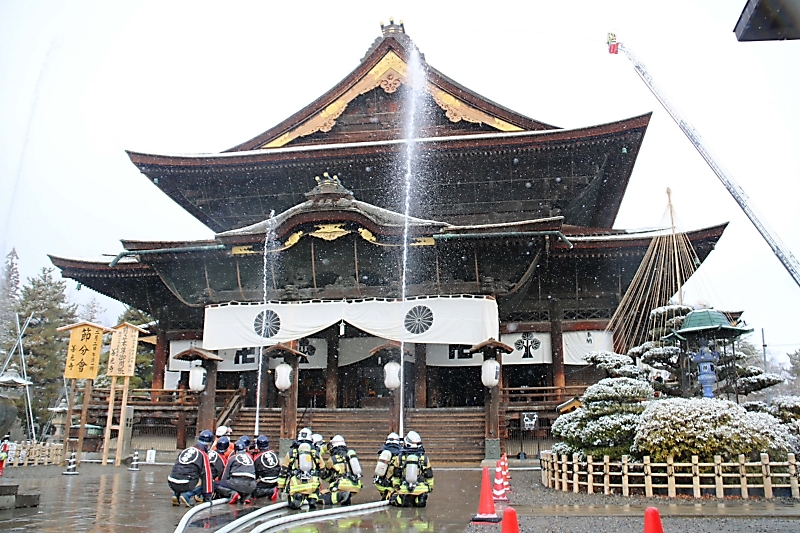 昭和で最も暗かった9年間 戦争下の善光寺の街 魅力の 昭和で最も暗かった9年間 戦争下の善光寺の街 moco618さん
