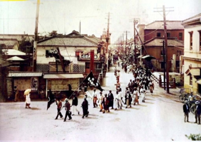 安曇野市の17歳高校生 戦前戦中の白黒写真を自分でカラー化 知って