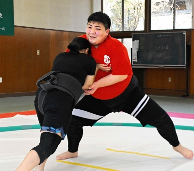 飯田市の15歳、大相撲玉ノ井部屋に入門 師匠は元栃東、体重138キロから踏み出す夢への一歩|信濃毎日新聞デジタル 信州・長野県のニュースサイト