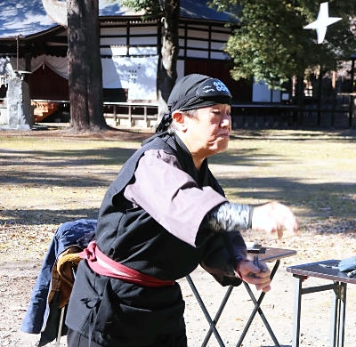 東御の月影」鍛え上げた手裏剣の腕 東御市の67歳 毎日100本以上、5