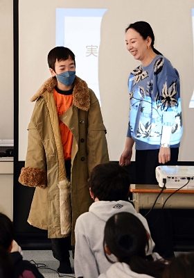 シベリア抑留、苦しさ知った 長野市出身の研究者が中野市高丘小児童に