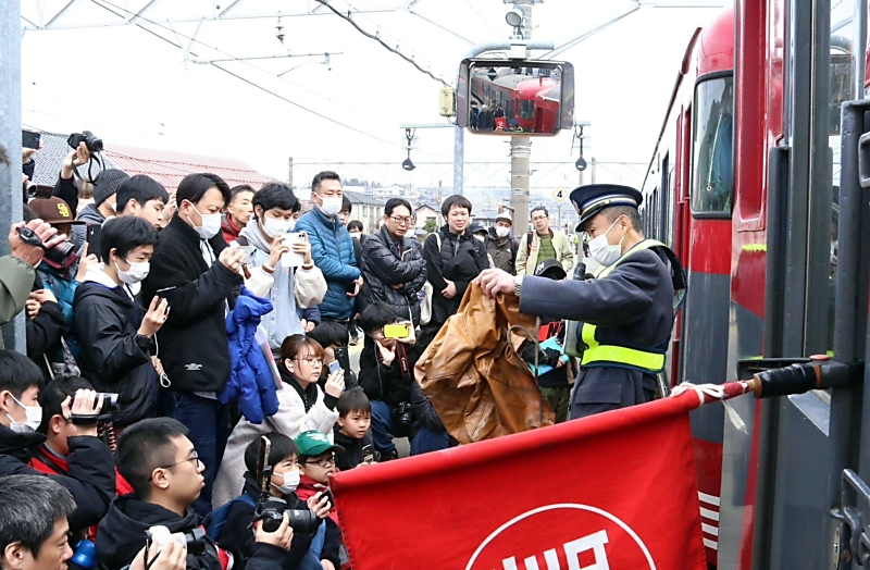 115系ありがとう しなの鉄道が上田市から臨時列車を運行､長野市での