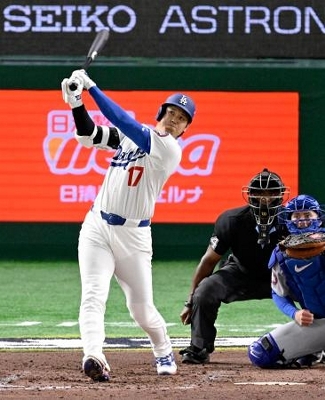 ドジャース大谷、日本で今季1号 佐々木は1失点、チーム連勝