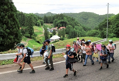 全国初の「山村留学」始めて50年 大町市八坂地区で入園生が節目の1年へ