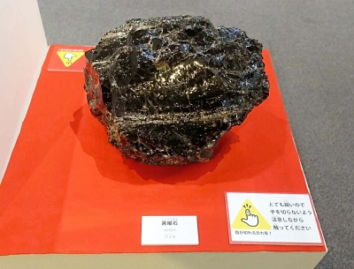 しなの歴史再見〉石器支えた「信州ブランド」 黒色安山岩・黒曜石・輝