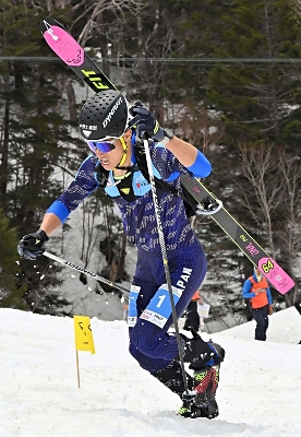スキーを担いで登り斜面は滑降、五輪で初採用の「山岳スキー」 島(中野