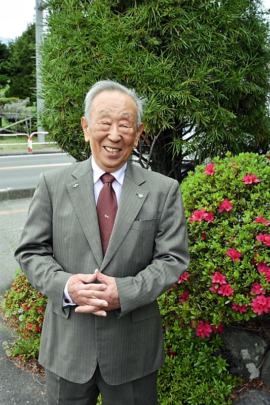 叙勲に輝く人々 写真集 昭和57年 甲信越版 新潟県 長野県 山梨県 叙勲に輝く人々 写真集 昭和57年 甲信越版 新潟県 長野県 山梨