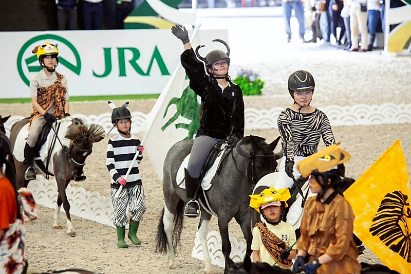 人馬一体となって隊列組んだり走ったり 飯田市の乗馬少年団 国内最大級