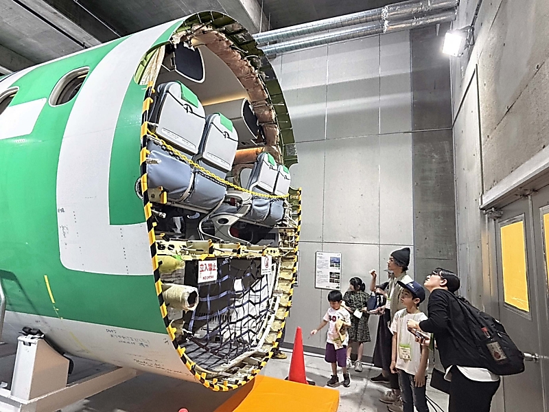 飛行機の操縦席に座れます！ 松本空港でも運航、引退したFDA4号機 6月1