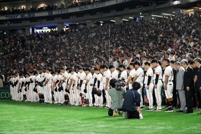 長嶋選手両陛下を迎えて巨人阪神の熱戦展開　非売品 長嶋選手両陛下を迎えて巨人阪神の熱戦展開 非売品 - メルカリ