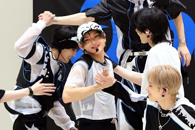 BTSに憧れ10代半ばでアイドルの道へ 7人組J-POPグループとしてデビュー