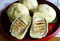 宮本さんたちが作ってくださったナスのおやき。丸ごとのナスは食べ応えがありました