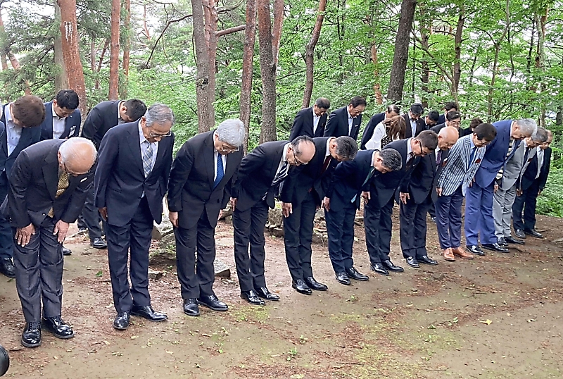 「一同、礼」20秒の日本一短い祭り 岡谷市と塩尻市の境で心を込めて|信濃毎日新聞デジタル 信州・長野県のニュースサイト