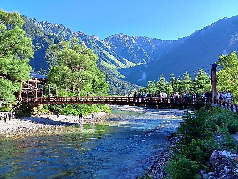 日本アルプス(写真・解説) 毎日新聞社 北アルプス槍ヶ岳の山頂「超最高」 富士山から立山まで見渡せる