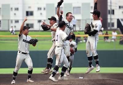 松商学園は「守備が最大の攻撃」 全試合無失策の主役は2年生【夏の高校