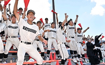 松商学園九十年史/長野県松本市/学校史/　高校野球 名門校 松商学園、4年ぶり優勝にスタンド沸騰 「思い背負って戦ってくれた