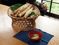 ちまき豆腐をお吸い物の具に。さっぱりとして暑い日も食べやすく、お盆の料理にも最適です