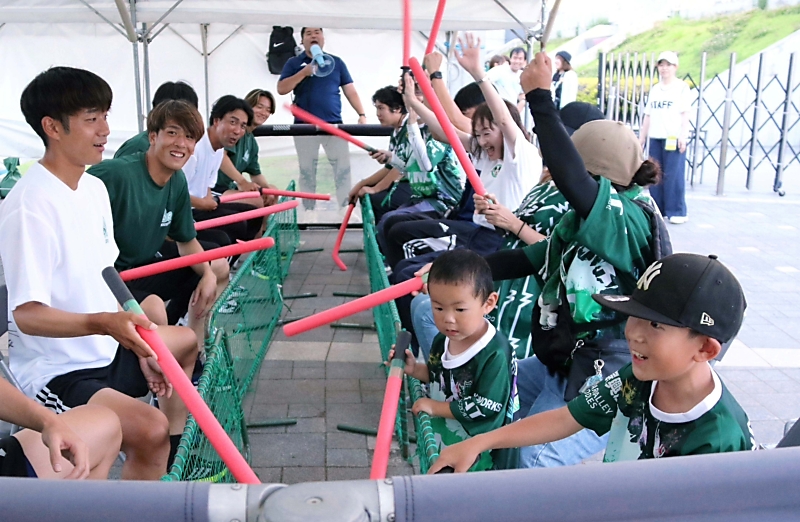 山雅がファン感謝デー サポーター1500人と選手､シュート対決やミニ