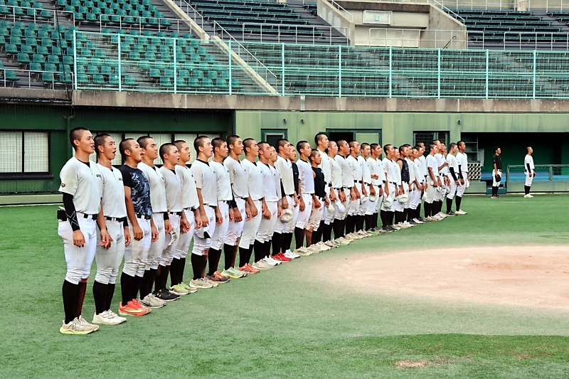 大阪市の球場に響く松商学園校歌 勝利へ“歌って”イメージトレーニング