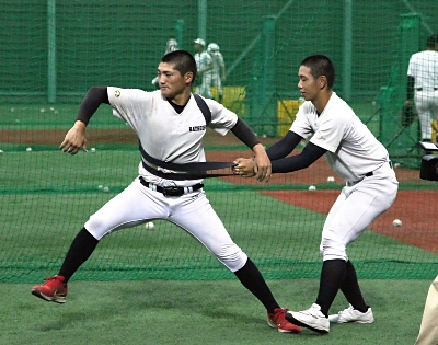 初戦順延の松商学園、室内練習で調整 在阪OBら協力で場所確保【高校