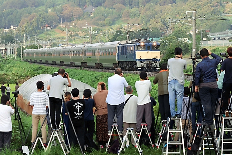 寝台特急「カシオペア」、最後の姿見届けたい 廃車のため長野市の車両