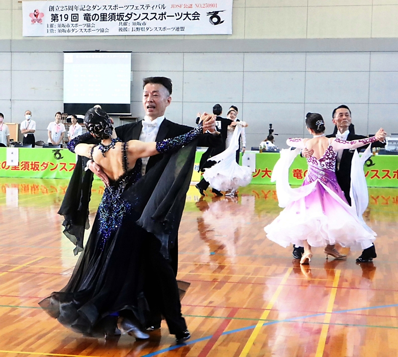 社交ダンス「気持ち良く踊れた」 須坂市で開催のダンススポーツ大会は