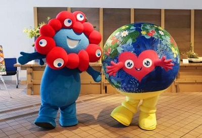 つくば万博 EXPO'85 ポケットティッシュ1985年 ブルー 青 花柄 希少 27年横浜花博、万博会場でPR マスコットも登場｜信濃毎日新聞