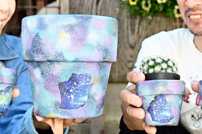 星空が有名な阿智村に新たな土産？ 夜空をイメージした「リメイク鉢