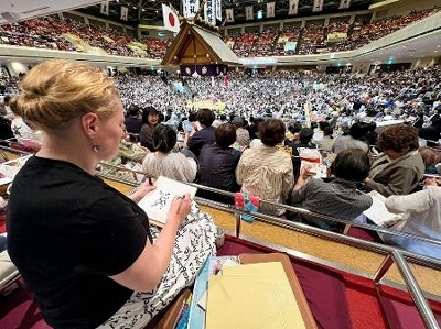 大横綱照國生写真 沖縄から角界に…」横綱・照ノ富士が小学生たちと“真剣勝負