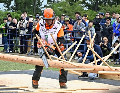 飯田市の22歳、チェーンソーの操作技術で日本一に 世界大会出場決める